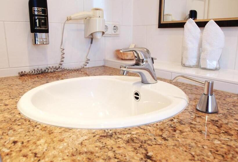 Quarto Basic Individual, Am Schloss Biebrich