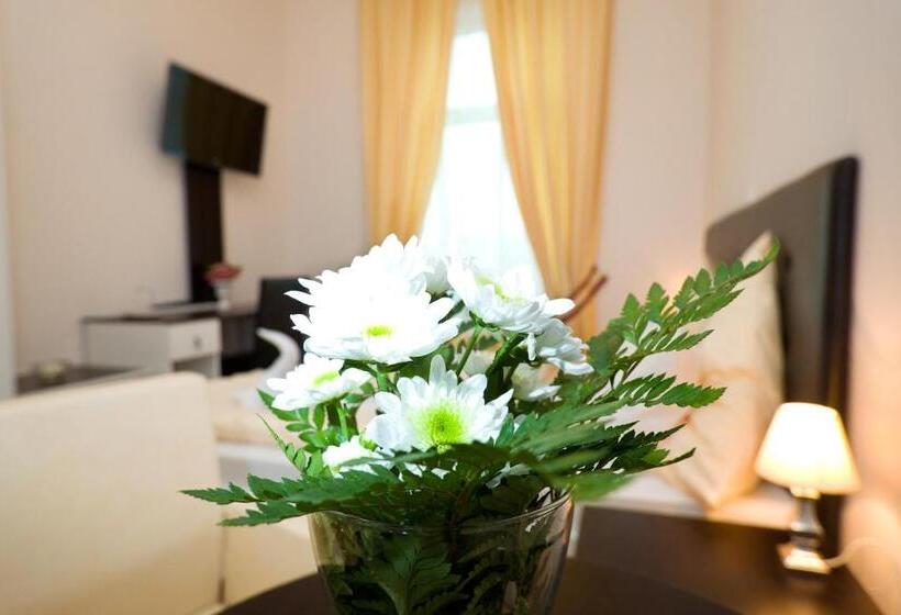 Quarto standart individual, Am Schloss Biebrich