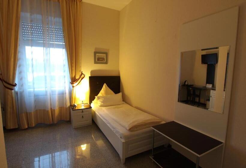 Quarto standart individual, Am Schloss Biebrich