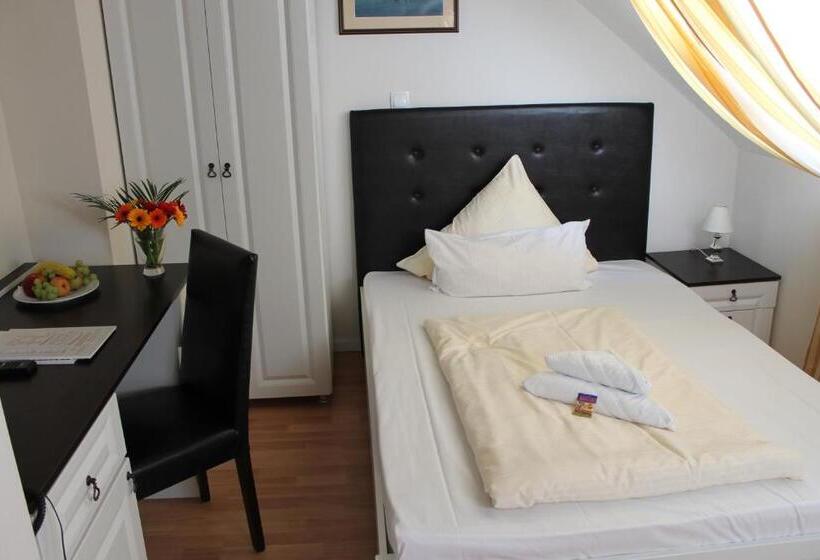 Quarto Comfort Individual, Am Schloss Biebrich