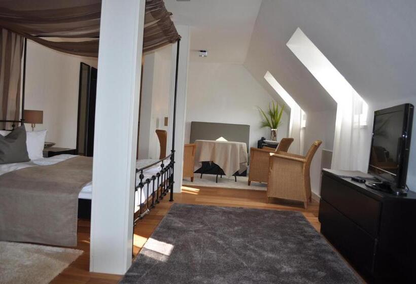 Junior suite with river view, Schloß Ort