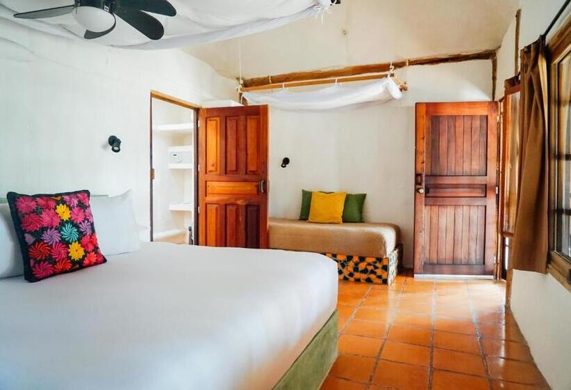 Семейный Номер Вид на Сад, Zamas