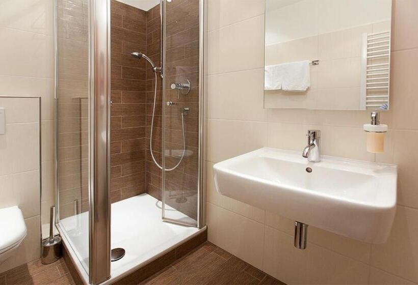 Номер Комфорт, Zum Taufstein