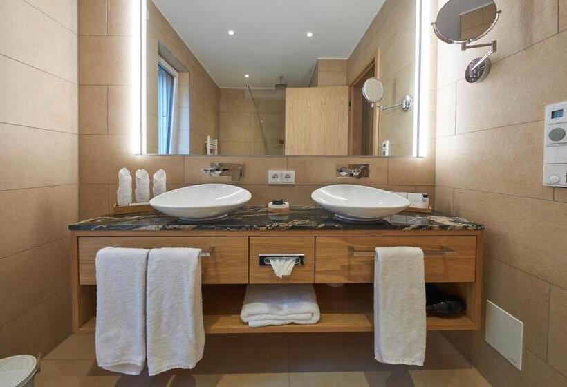 سوییت جونیور, Inselhotel Vierjahreszeiten