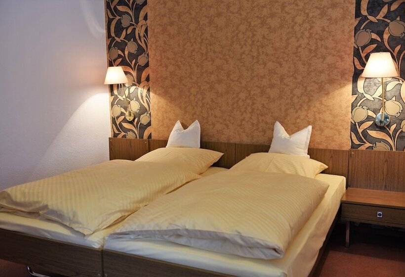 Номер Стандарт Трехместный, Parkhotel Goldlinde