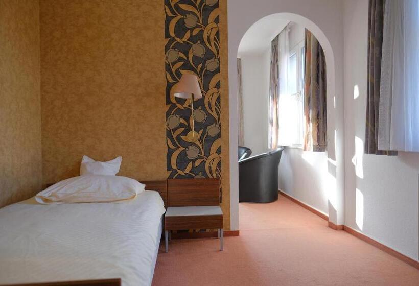 غرفة قياسية ثلاثية, Parkhotel Goldlinde