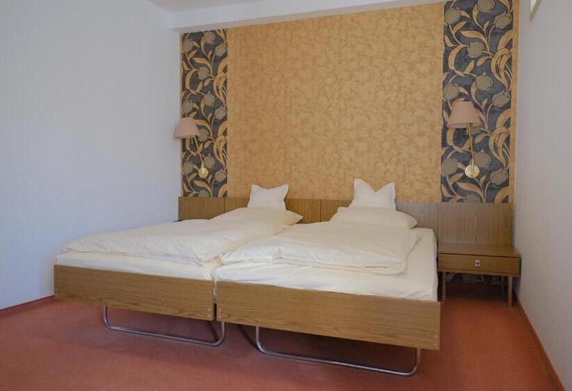 غرفة قياسية ثلاثية, Parkhotel Goldlinde