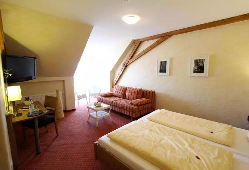 Perhehuone, Weinhotel / Gasthaus Zur Sonne