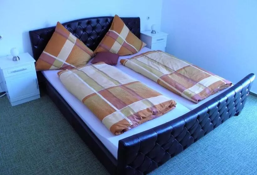 バス共有のスタンダードルーム, Alb Hotel Schalksburg