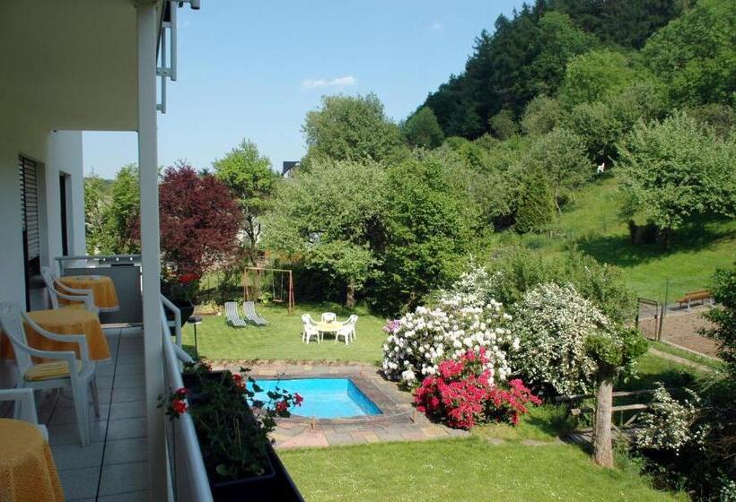 标准单人间, Pension Burk