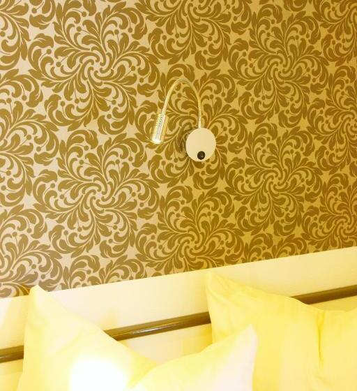 غرفة عائلية, Am Schloss