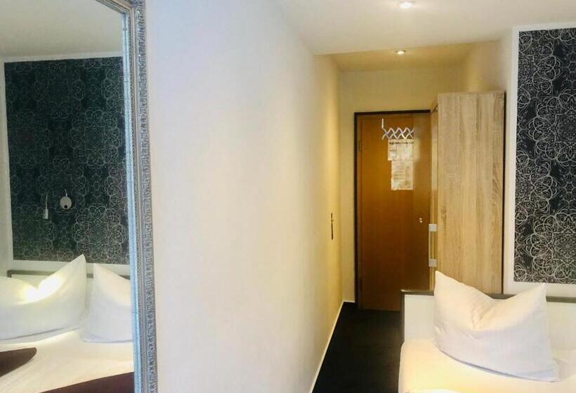 غرفة إقتصادية فردية, Am Schloss