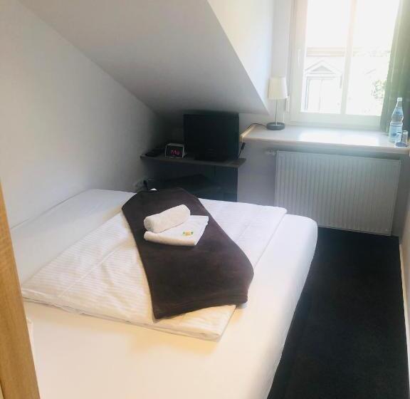 غرفة إقتصادية فردية, Am Schloss