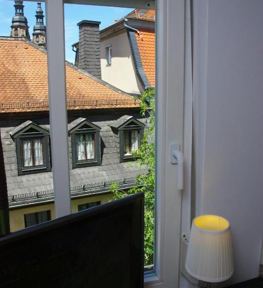 غرفة إقتصادية, Am Schloss