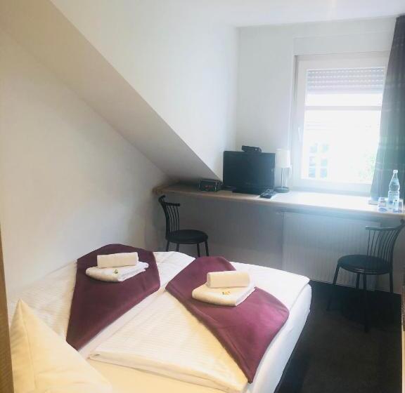 غرفة إقتصادية, Am Schloss