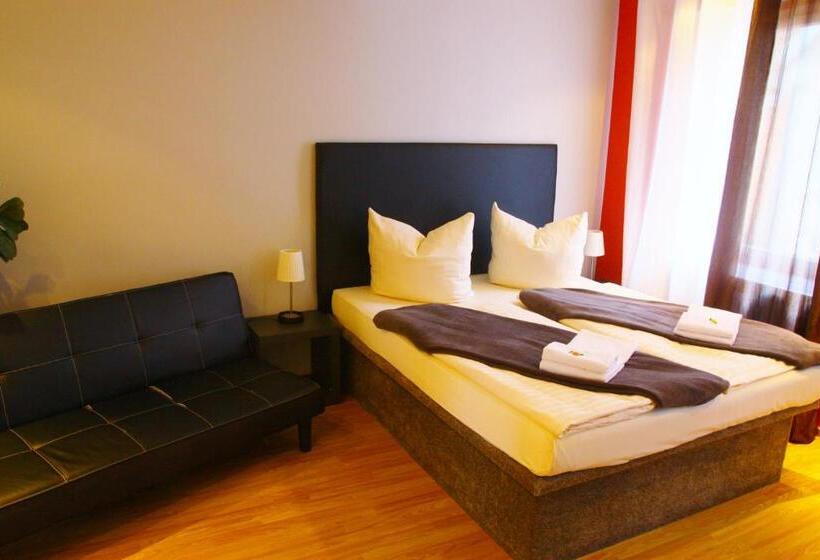 شقة غرفة واحدة, Am Schloss