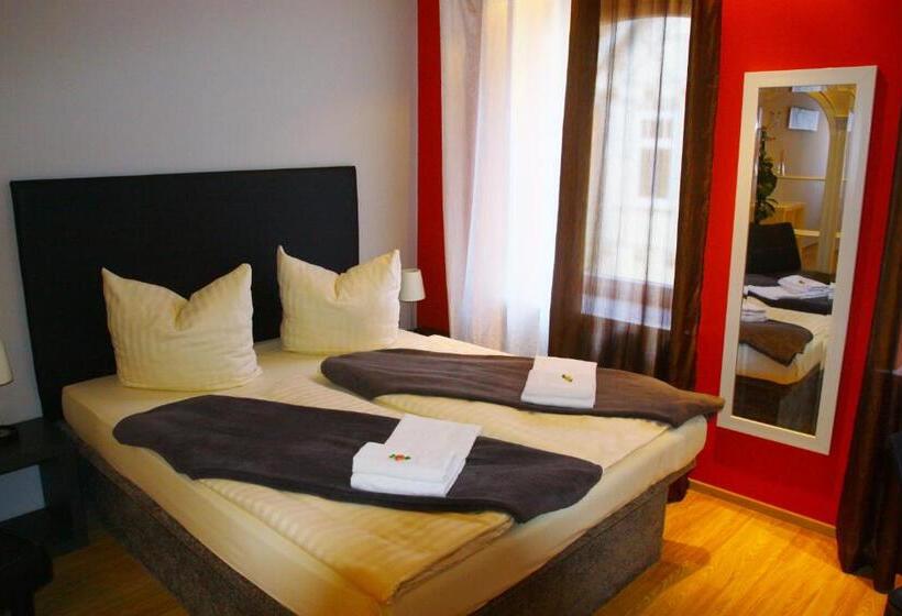 شقة غرفة واحدة, Am Schloss