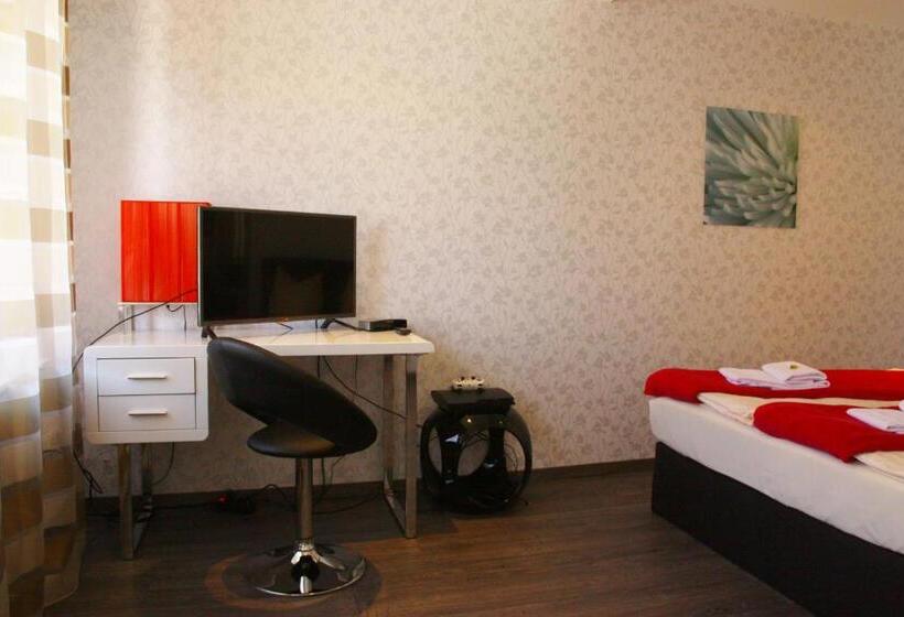 شقة غرفة واحدة, Am Schloss