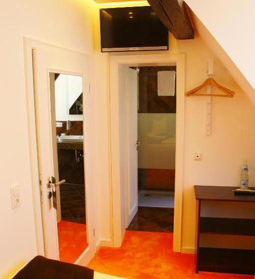 غرفة إدارية فردية, Am Schloss