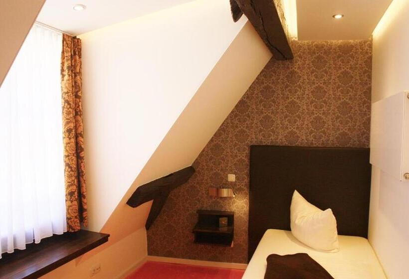 غرفة إدارية فردية, Am Schloss