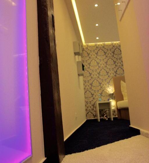 جناح, Am Schloss