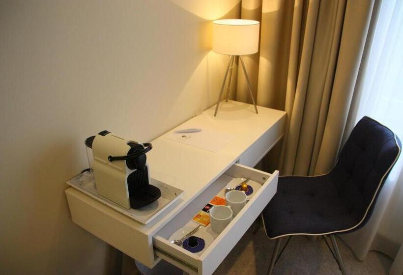 جناح, Am Schloss