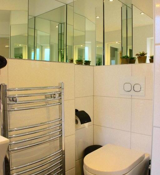 جناح, Am Schloss