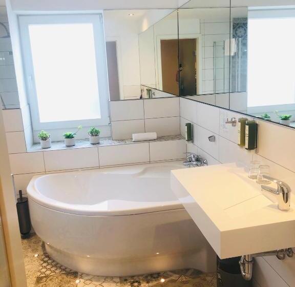 غرفة ديلوكس, Am Schloss