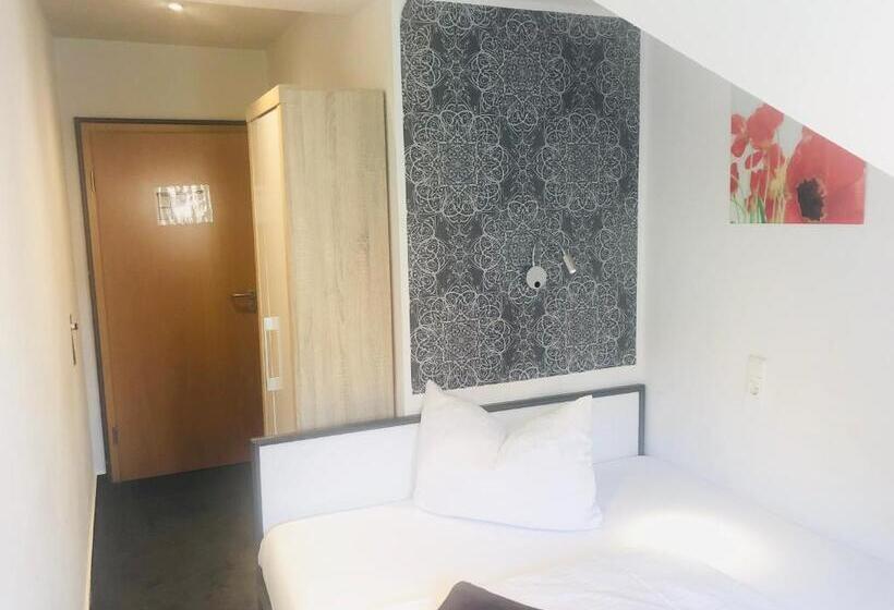 غرفة إقتصادية فردية, Am Schloss