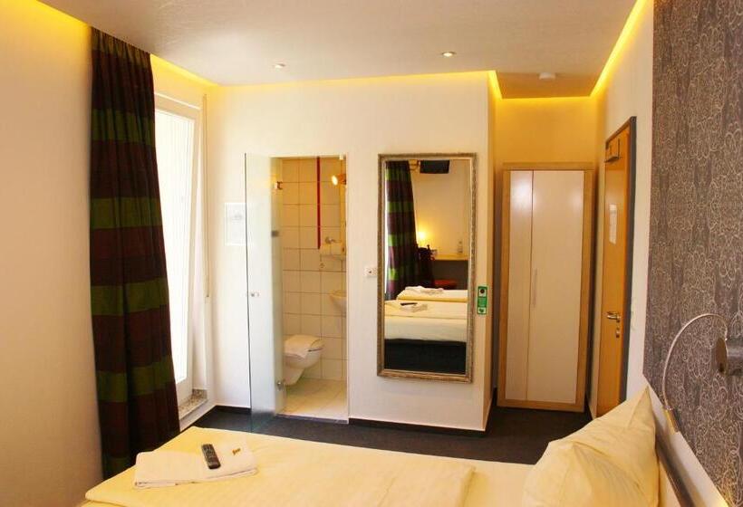 غرفة سوبيريور, Am Schloss