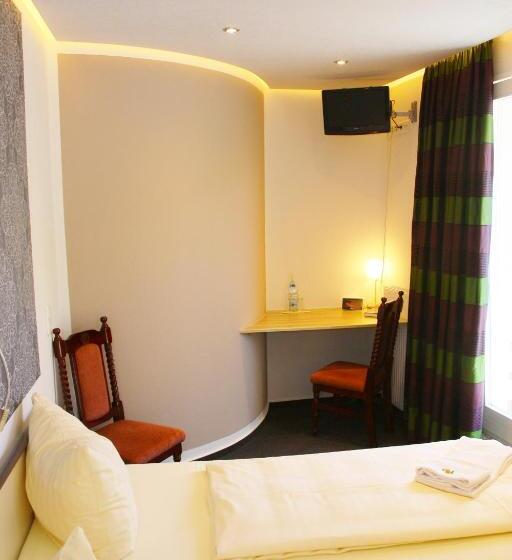 غرفة سوبيريور, Am Schloss