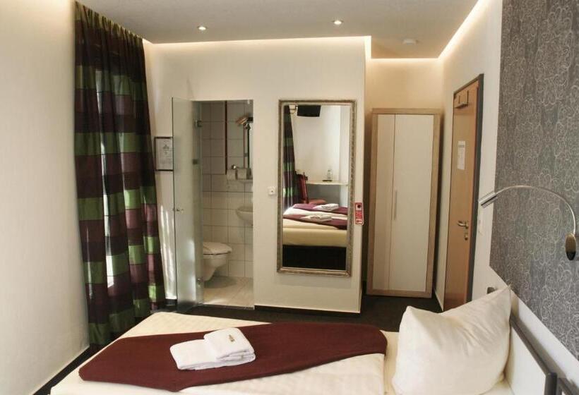 غرفة سوبيريور, Am Schloss