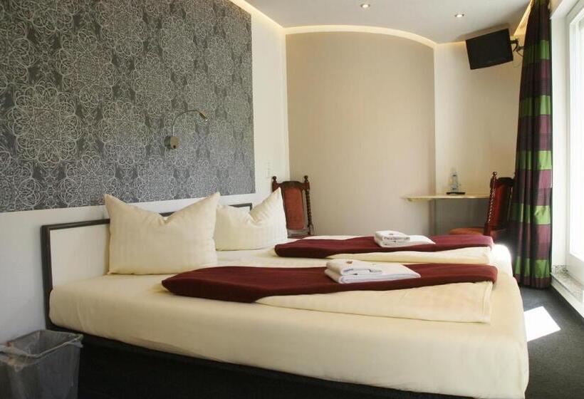 غرفة سوبيريور, Am Schloss