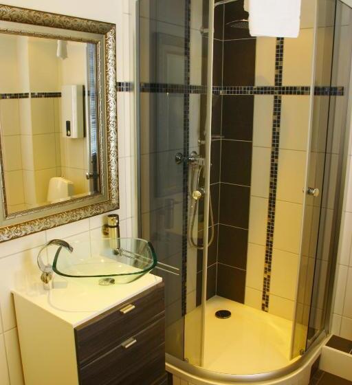 شقة غرفة واحدة, Am Schloss