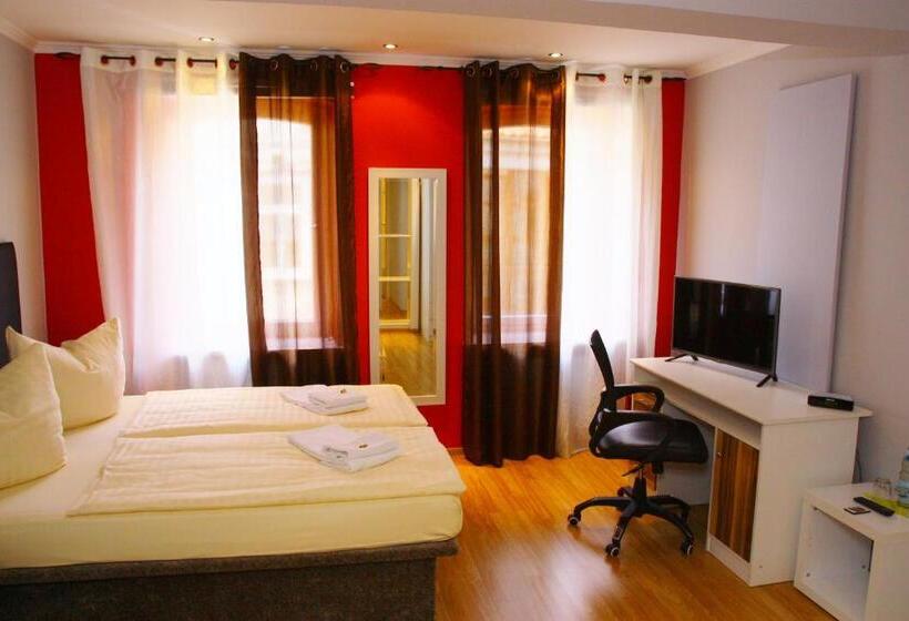 شقة غرفة واحدة, Am Schloss