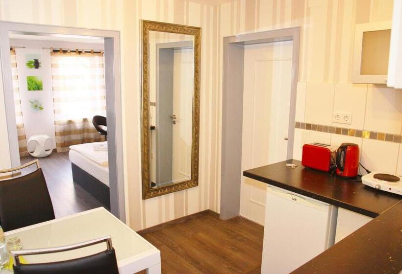 شقة غرفة واحدة, Am Schloss