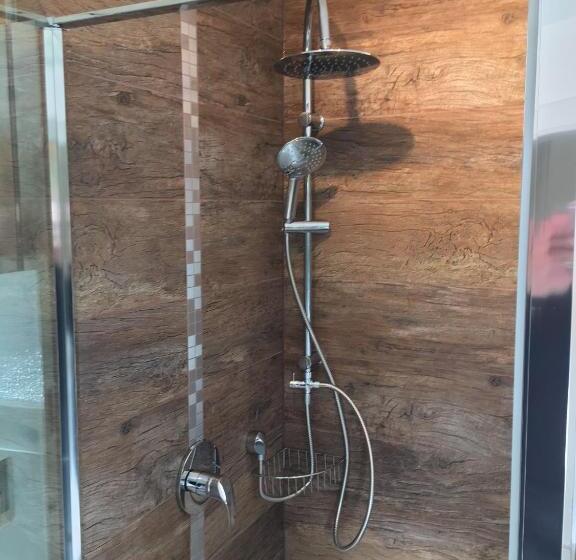 جناح, Am Schloss