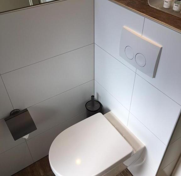 جناح, Am Schloss