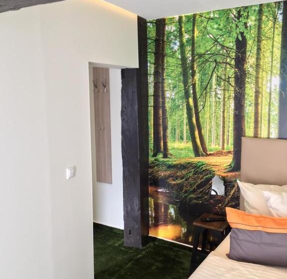 جناح, Am Schloss