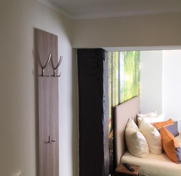 جناح, Am Schloss