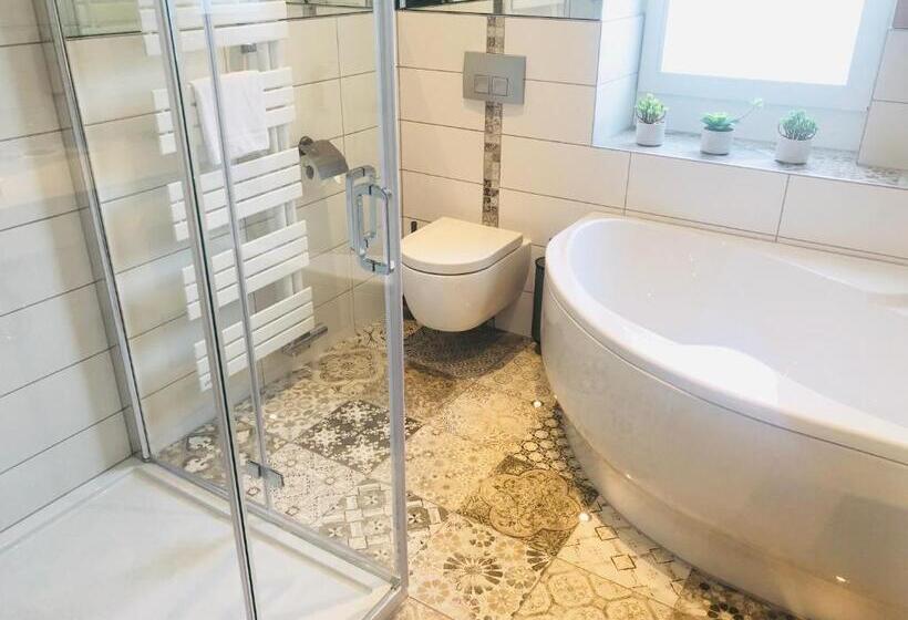 غرفة ديلوكس, Am Schloss