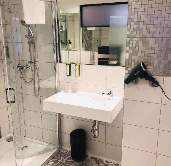 غرفة ديلوكس, Am Schloss