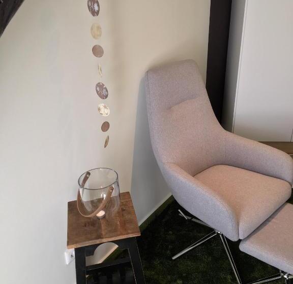 جناح, Am Schloss