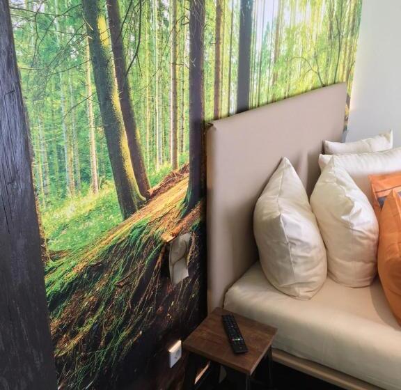 جناح, Am Schloss