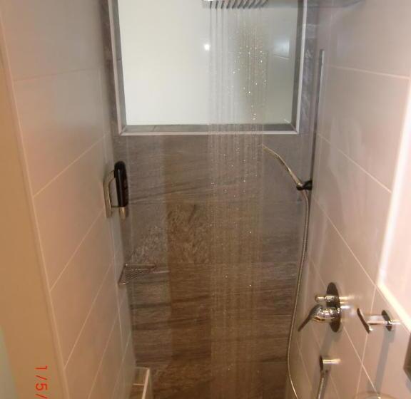 스탠다드 싱글 룸, Central