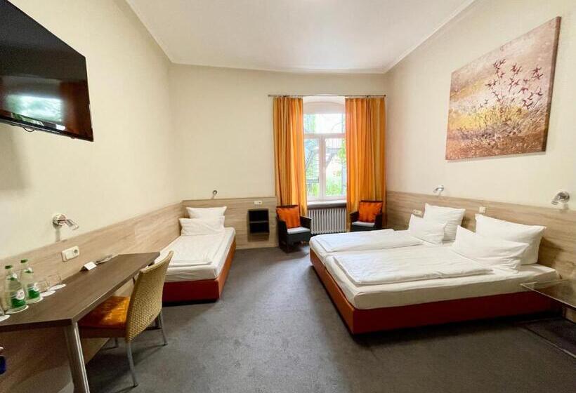 스탠다드 트리플 룸, Central