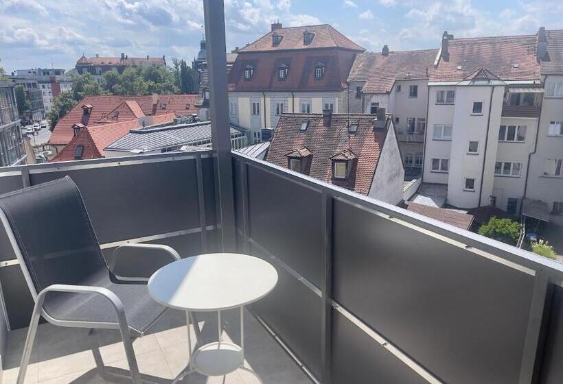 발코니 스탠다드 싱글 룸, Central