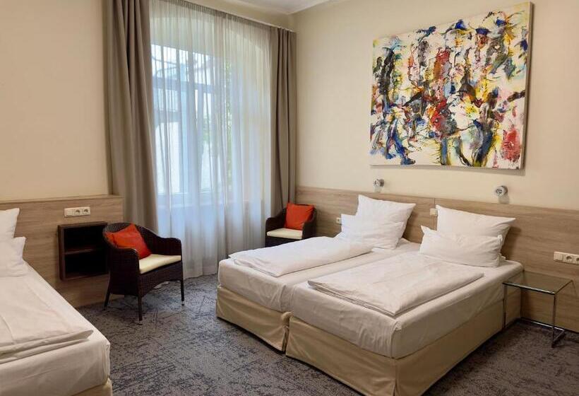 스탠다드 트리플 룸, Central