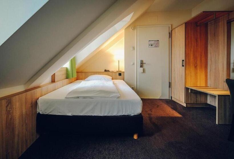 غرفة قياسية فردية, Europa