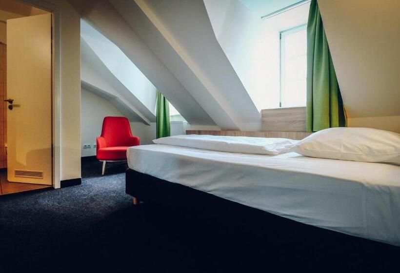 غرفة قياسية فردية, Europa